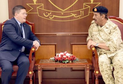 القائد العام يشيد بالعلاقات التاريخية مع بريطانيا