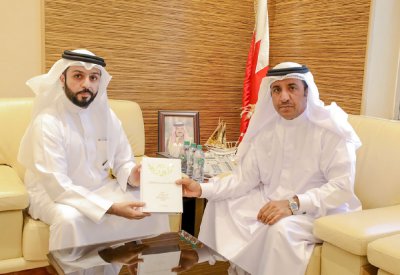 البوعينين يتسلّم موسوعة عن التشريعات القضائية