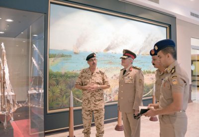 وفد عسكري مصري يزور متحف قوة الدفاع