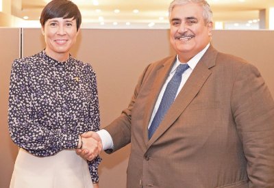 مناقشة تطوير العلاقات مع النرويج