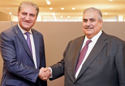 وزير الخارجية يشيد بتميز العلاقات مع باكستان