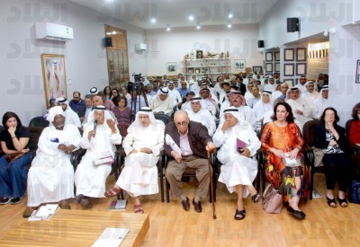 بلدية المحرق بالعشرينات تتراجع عن إلزام النساء بلبس سروال تحت التنورة