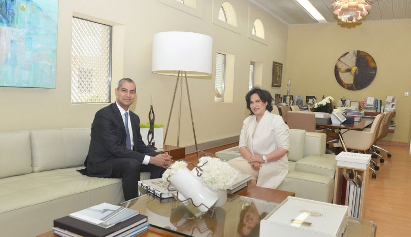الشيخة مي تؤكد تعزيز التعاون مع “التنمية الاقتصادية”