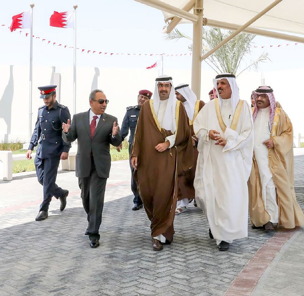 سمو الشيخ خليفة بن علي يفتتح مدرسة سمو الشيخة موزة بنت حمد