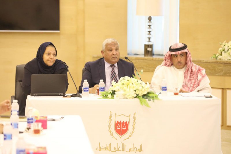 حلقة نقاشية عن “تطوير المحاكم التجارية”