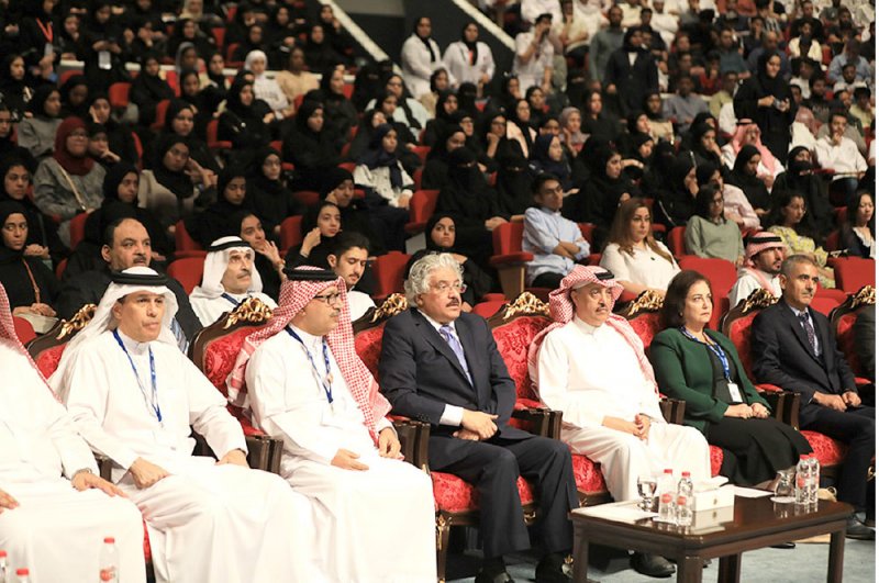 رئيس الجامعة للمستجدين: علينا التعامل مع المعلومات الضخمة بذكاء بالغ