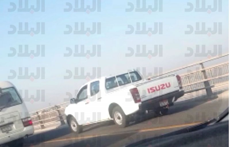 لا دوريات تحرر المخالفات بجسر سترة