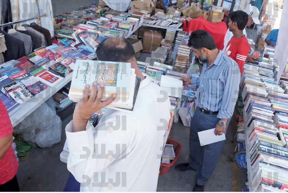 أول معرض شعبي للكتاب بسوق “المقاصيص”