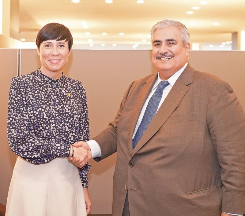 مناقشة تطوير العلاقات مع النرويج