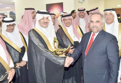 أمير “الشرقية” يطلع على نماذج من منتجات “جيبك”