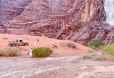 الزيتة في تبوك تتزين بالمطر والشلالات