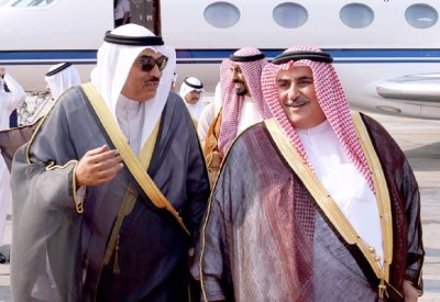 وزير الخارجية يستقبل مبعوث أمير الكويت