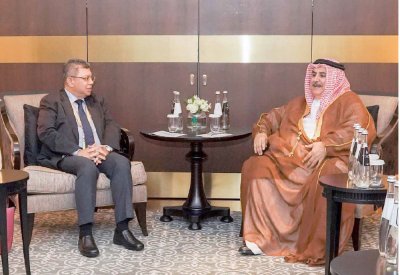 وزير الخارجية يشيد بالعلاقات مع ماليزيا