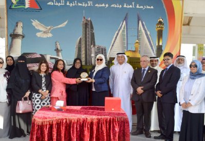 خريجة “بزنس” تدرّس نظام فصل بمدرسة آمنة