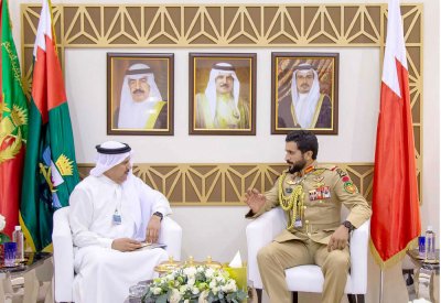 ناصر بن حمد يلتقي الأمين العام لمجلس التعاون