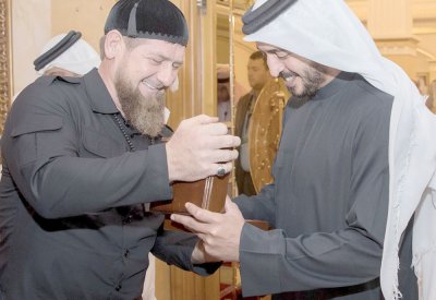 خالد بن حمد في مقدمة مودعي الرئيس الشيشاني