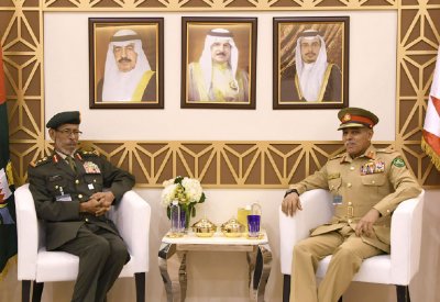 رئيس الأركان يستعرض العلاقات مع نظيره الإماراتي