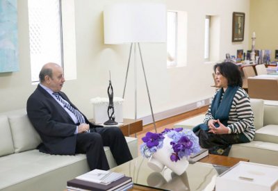 بحث تعزيز العلاقات بين “الثقافة” وفلسطين
