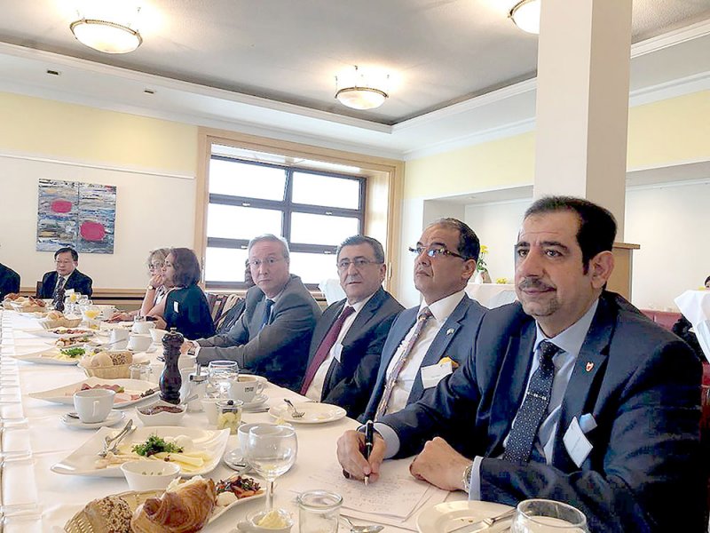 سفير البحرين في برلين يشارك في الطاولة المستديرة للسفراء