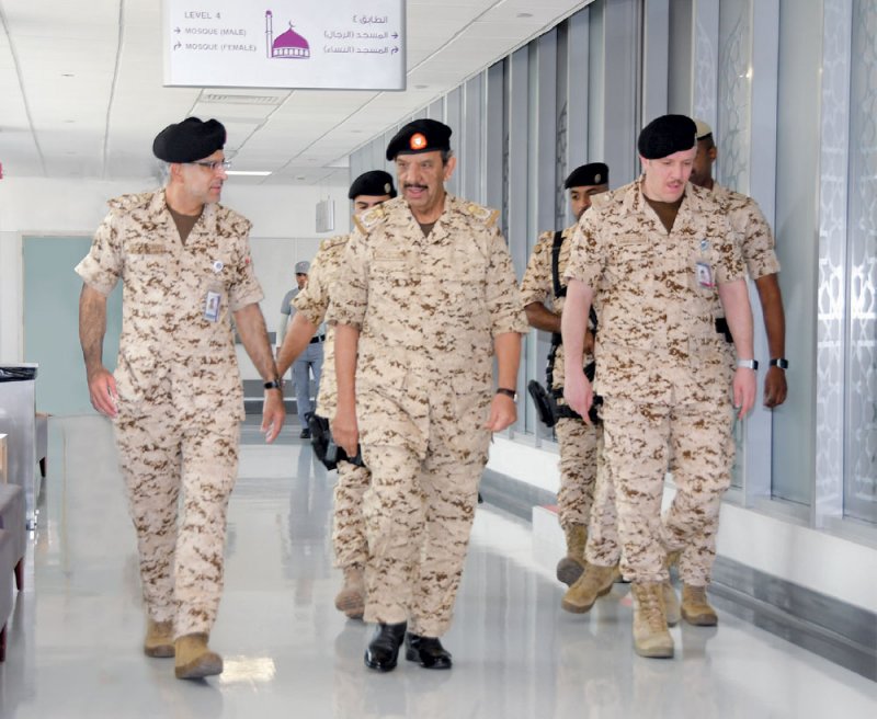 القائد العام يتفقّد وحدة عسكرية ويزور مستشفى الملك حمد الجامعي