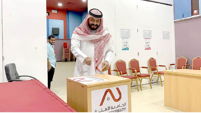 فوز 13 طالبا بينهم 3 إناث بانتخابات “الأهلية”