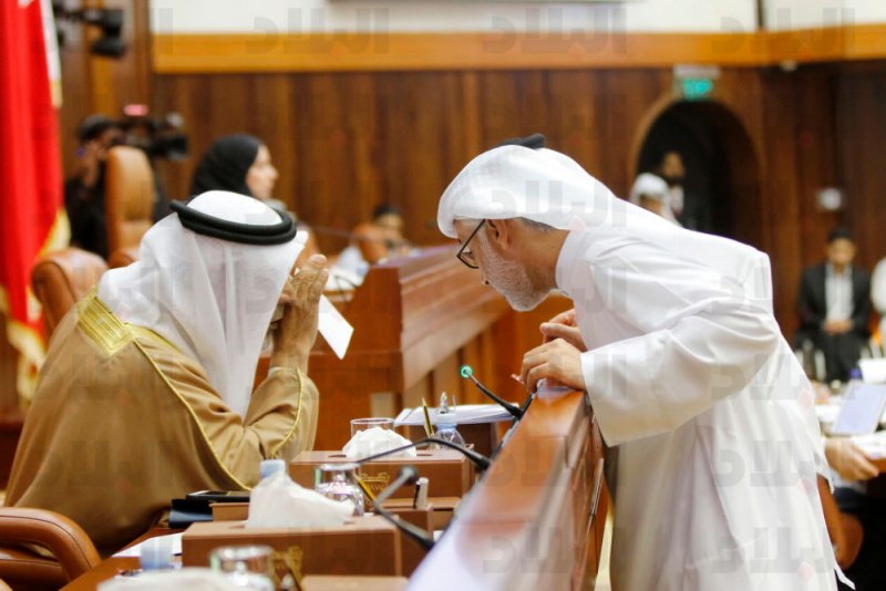 “الخدمة” يرد: لا تجديد لعقود الأجانب