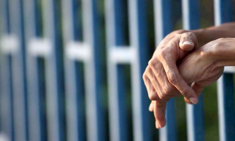 حبس سائق قاد سيارته بسرعة جنونية