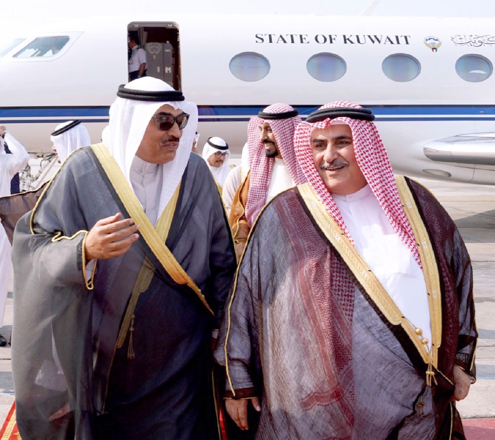 وزير الخارجية يستقبل مبعوث أمير الكويت