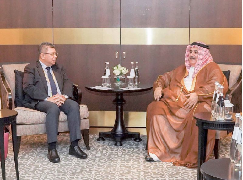 وزير الخارجية يشيد بالعلاقات مع ماليزيا