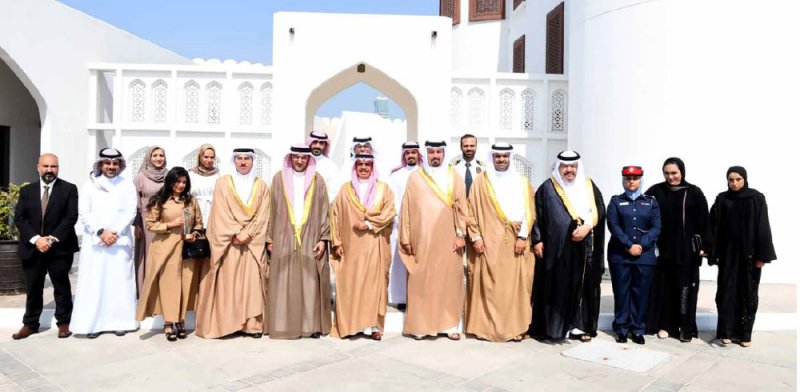 وزير الداخلية يشيد بحرص العاملين على التميز