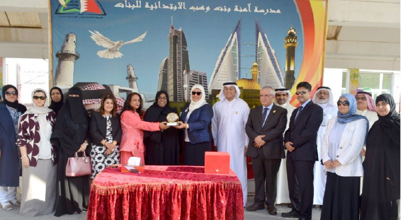خريجة “بزنس” تدرّس نظام فصل بمدرسة آمنة