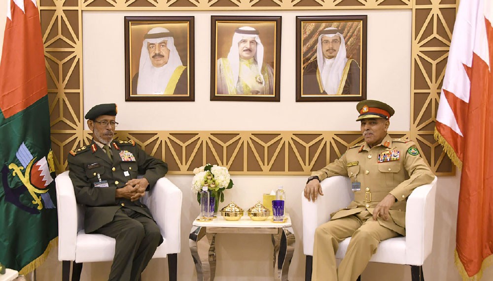 رئيس الأركان يستعرض العلاقات مع نظيره الإماراتي