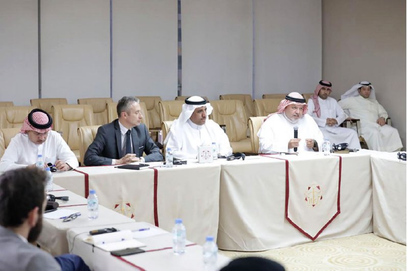 خبراء فرنسيون ينظمون طاولة مستديرة بشأن تنفيذ الأحكام