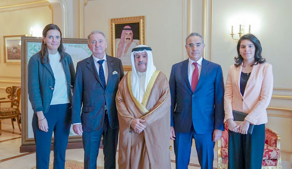 سمو نائب رئيس الوزراء يبحث التعاون مع معهد السلام الدولي