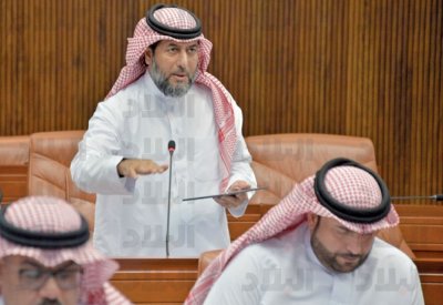 معلمة بإجازة وضع وأخرى بالجامعة والطلبة “ضايعين”