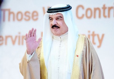 جلالة الملك يمنح جائزة عيسى لخدمة الإنسانية ل “إدهى الخيرية” الباكستانية
