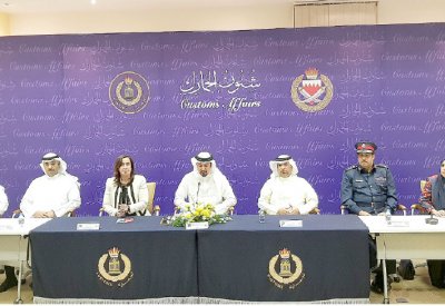 رئيس الجمارك: الإفساح الفوري عبر “المسار الأخضر” للمدرجين بالقائمة