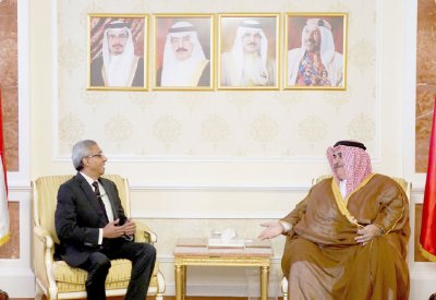 وزير الخارجية يتسلّم أوراق اعتماد السفير المصري