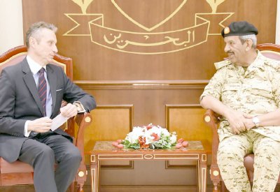 القائد العام لقوة الدفاع يستقبل سفير فرنسا الجديد