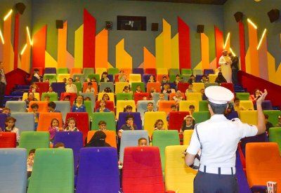 “السينما المرورية” تستهدف الأطفال والناشئة