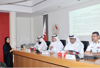 تركيز زينة الأعياد الوطنية بالتقاطعات الرئيسة