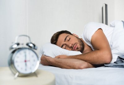 إياك وقلة النوم.. هذا ما تفعله بجسدك