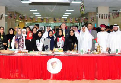 طلبة “الخليج العربي” يحتفلون بالعيد الوطني العماني