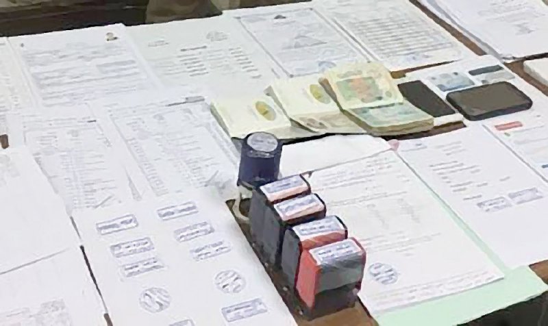 3 سنوات سجنا عقوبة “فيزا” وجواز مزورين