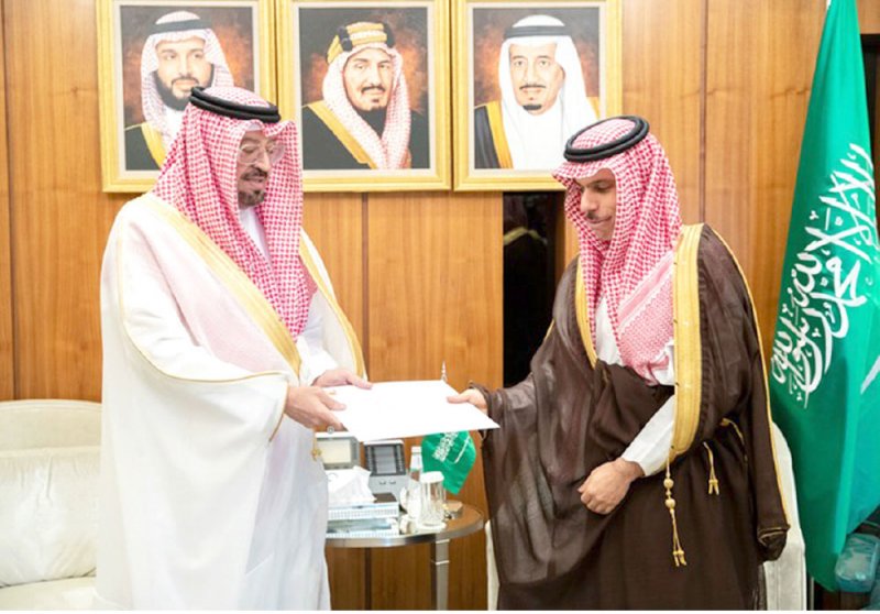وزير الخارجية السعودي يتسلم دعوة لـ “حوار المنامة”