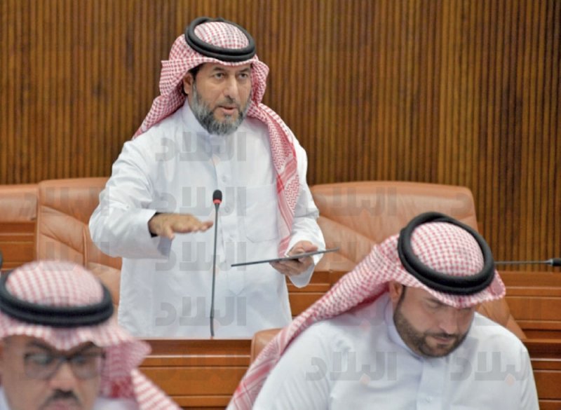 معلمة بإجازة وضع وأخرى بالجامعة والطلبة “ضايعين”