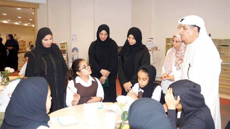 مسؤولة إماراتية تشيد بتجربة إلغاء الواجبات