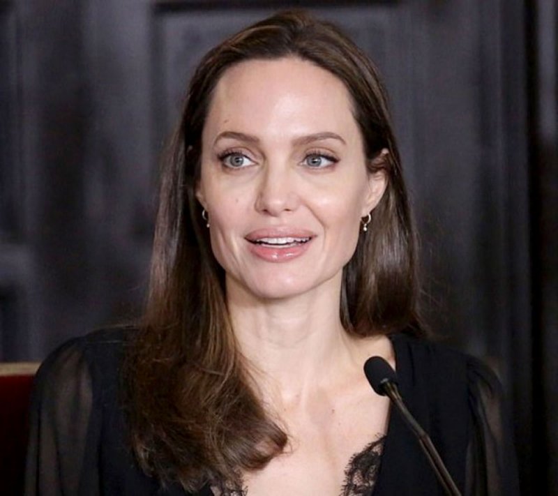 إبطال قنبلة بموقع تصوير فيلم أنجلينا جولي