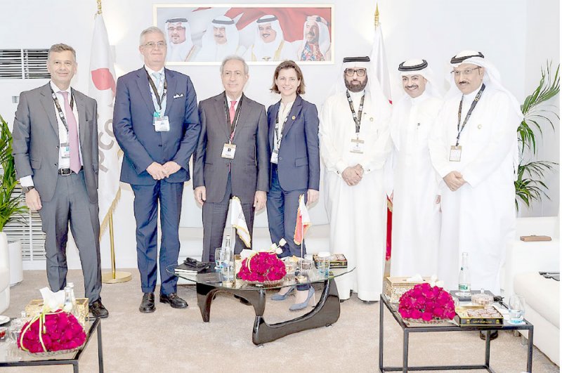 وفد بحريني يستعرض الاستثمار النفطي في أبوظبي