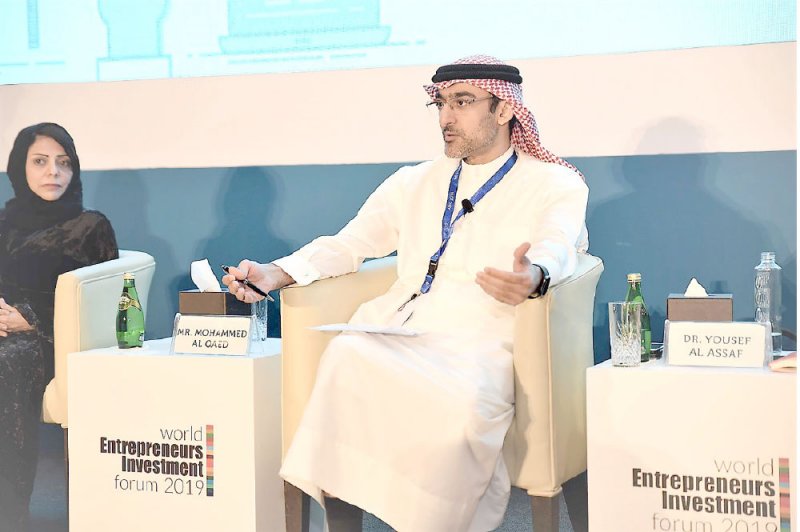 القائد: مواكبة تطبيقات الذكاء والثورة الصناعية الرابعة